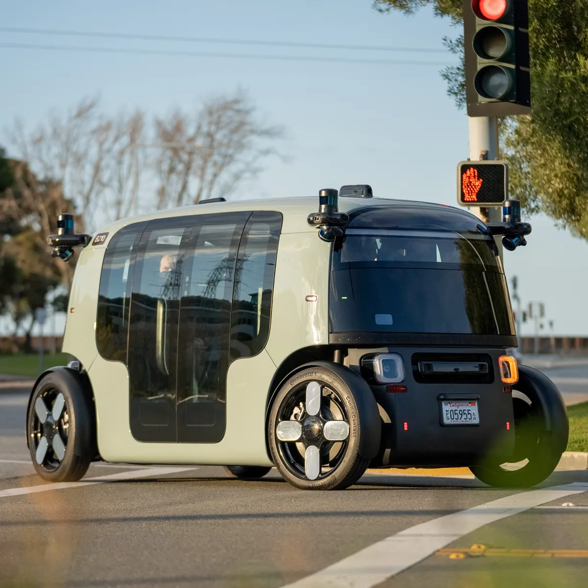 Amazon's Zoox expands robotaxi testing to Austin, Miami | WardsAuto