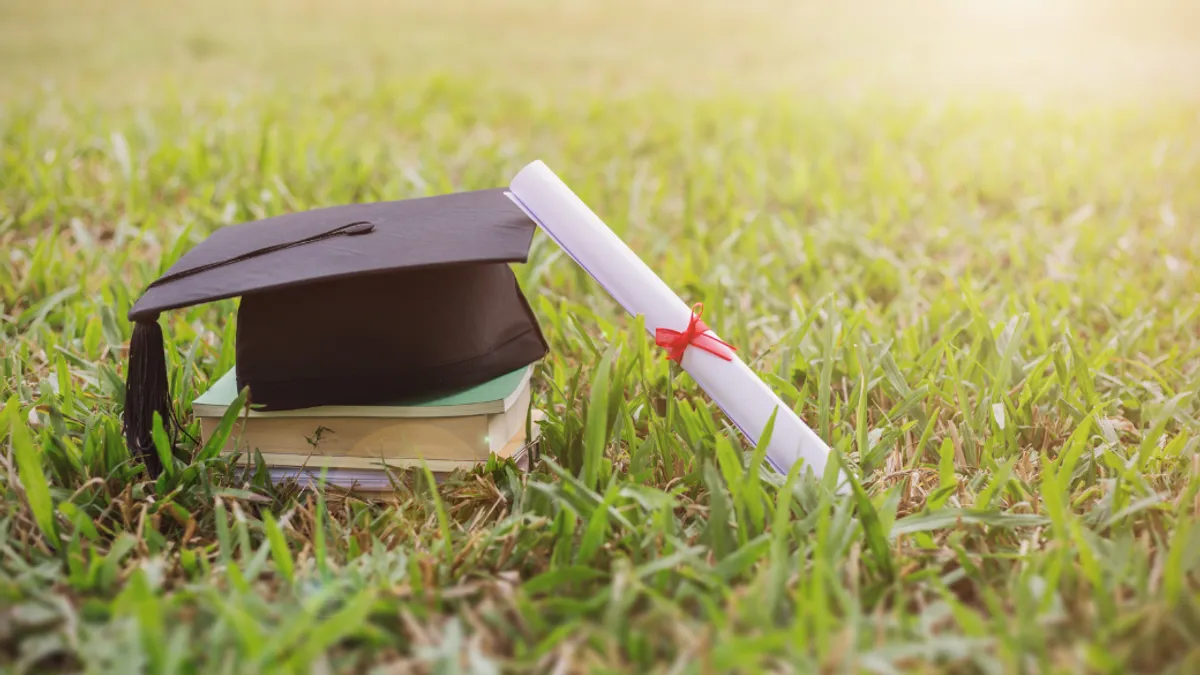 Picture of a graduation hat.