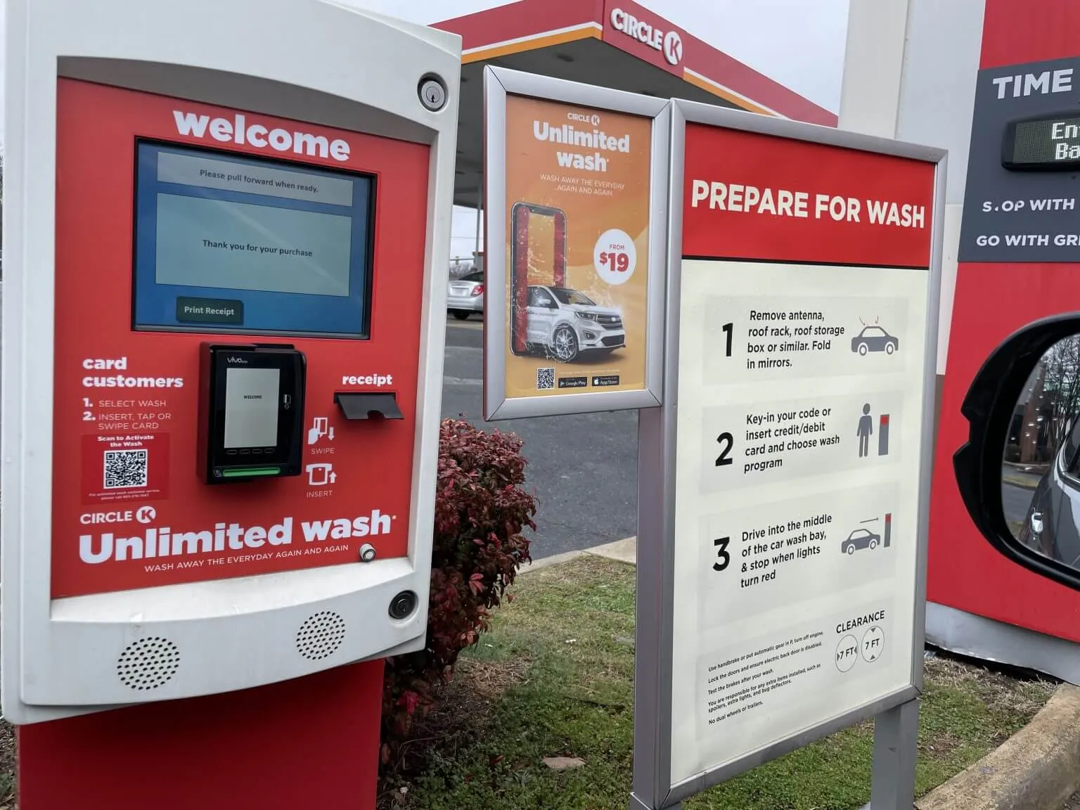 A photo of the kiosk at a Circle K car wash.