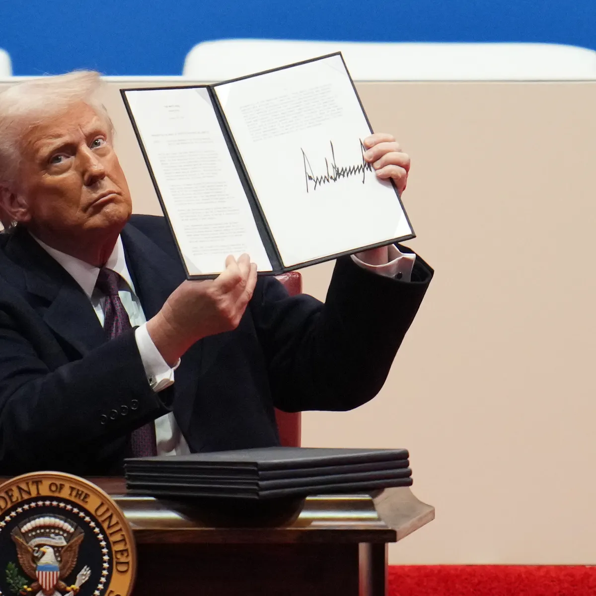 Trump order embraces stablecoins, bars CBDCs | Payments Dive