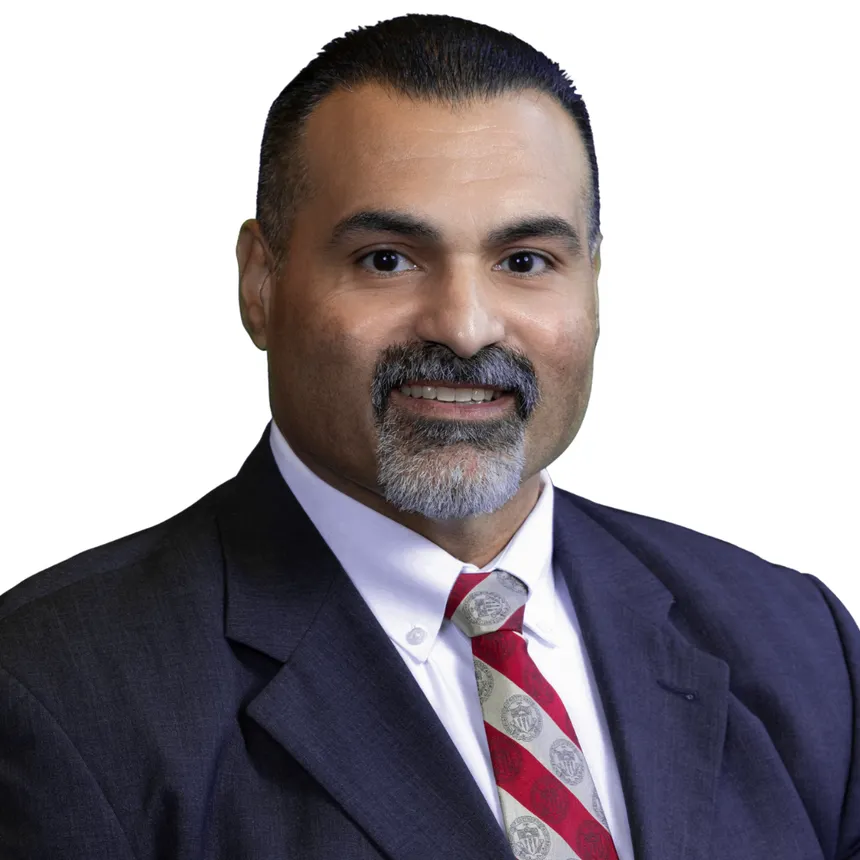 A headshot of Robert Loya