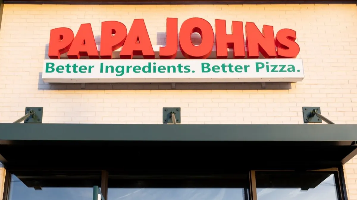 An image of Papa Johns sign on a store