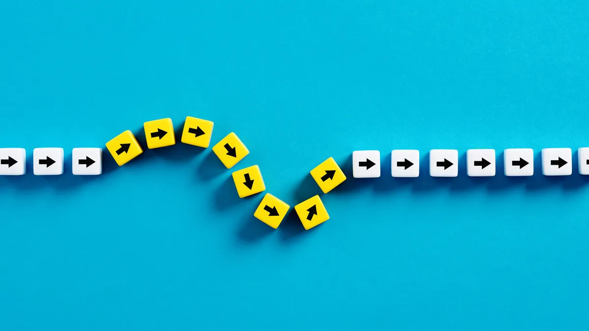 Arrows on cubes following a flexible path.