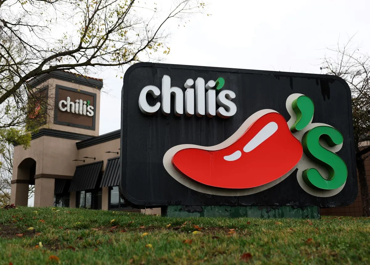 An image of a Chili&#x27;s sign with a red chili pepper.