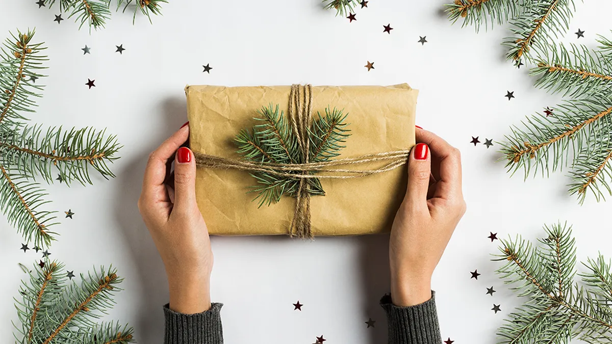 Women hand holding gift box