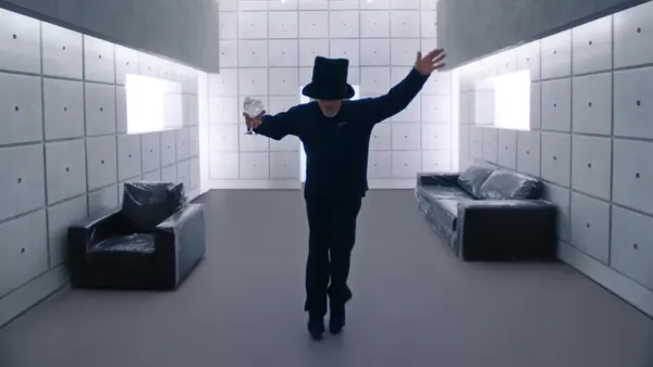 Beefeater 0.0 remakes Jamiroquai's 'Virtual Insanity' video