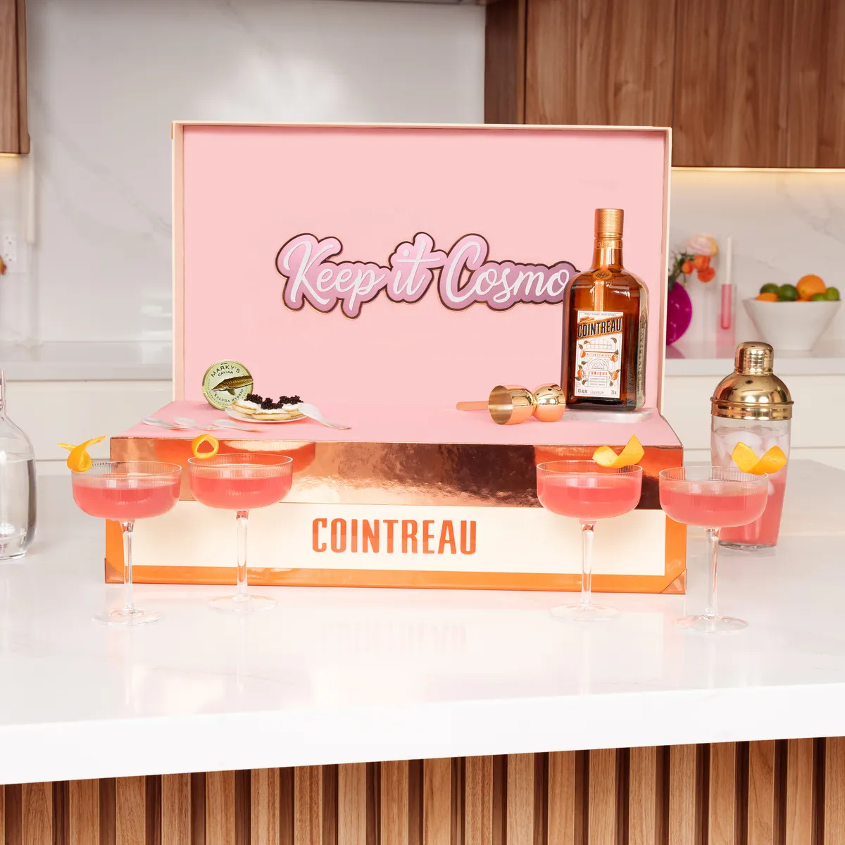 COINTREAU カクテルピンバッジセット Cointreau teams up with 'Caviar Queen' for holiday cocktail kit