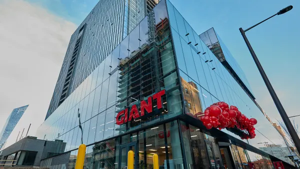 Exterior of Giant grocery store in Philadelphia