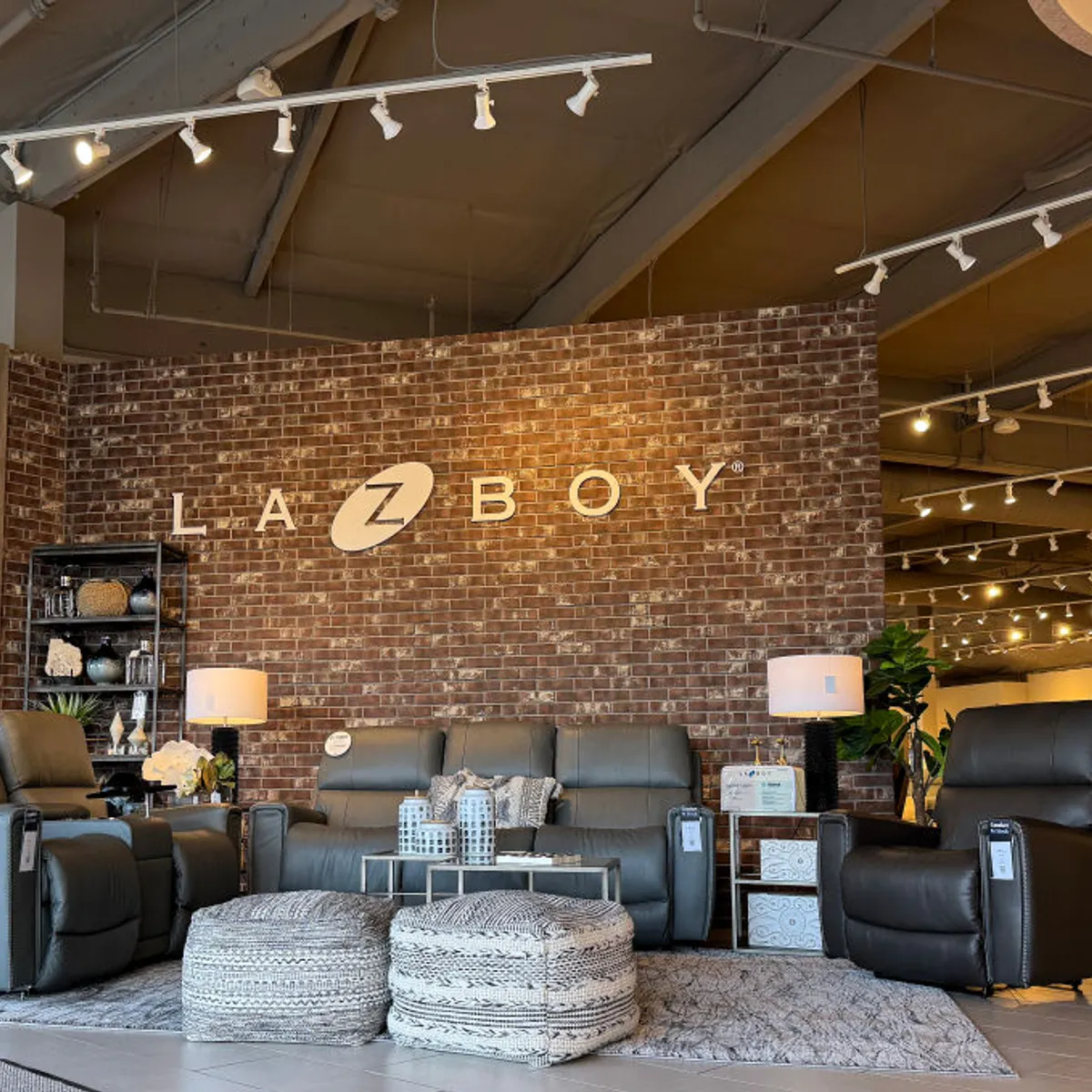La-Z-Boy 'positioned relatively well' ahead of China tariffs | Supply Chain  Dive