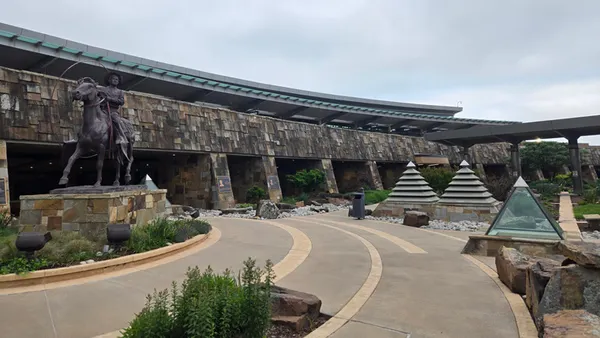 entrance of Will Rogers International Airport
