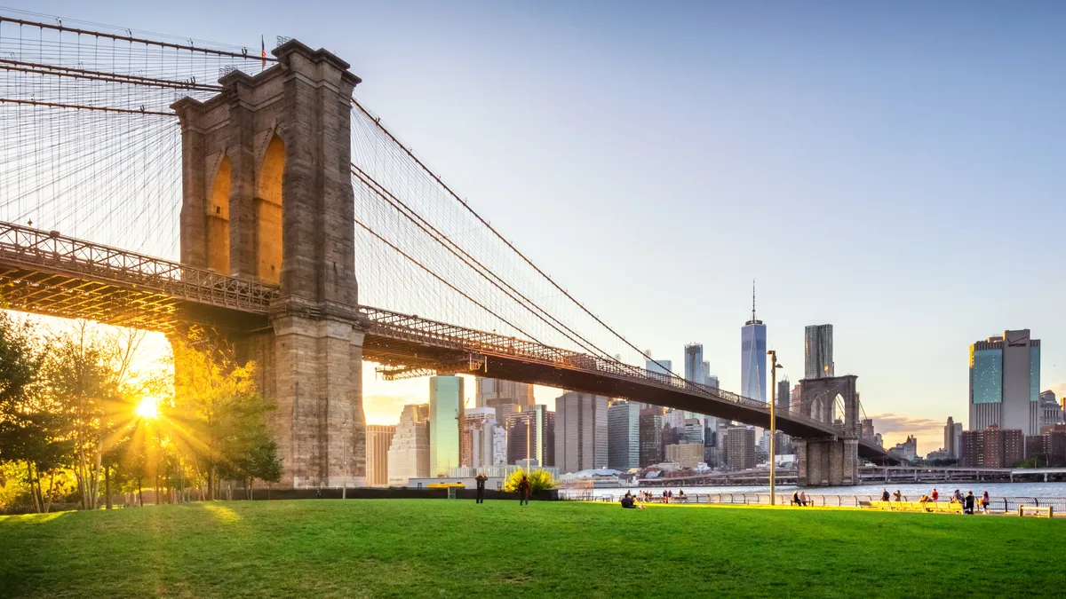 Image of Brooklyn Bridge in NYC