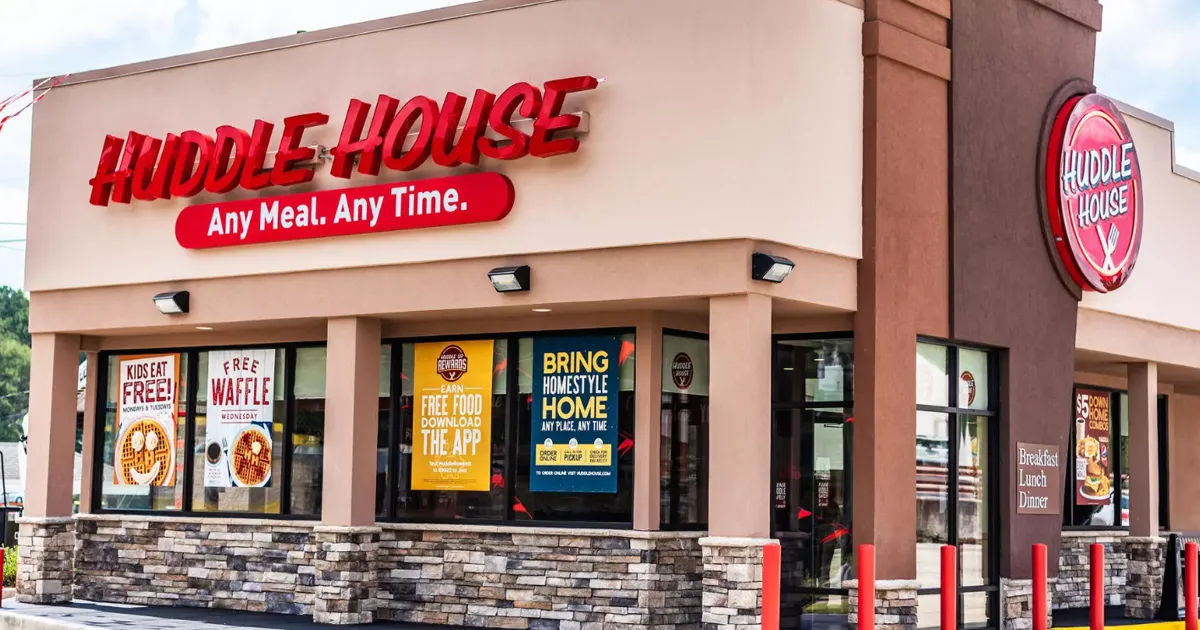 An image of a beige restaurant with Huddle House signage