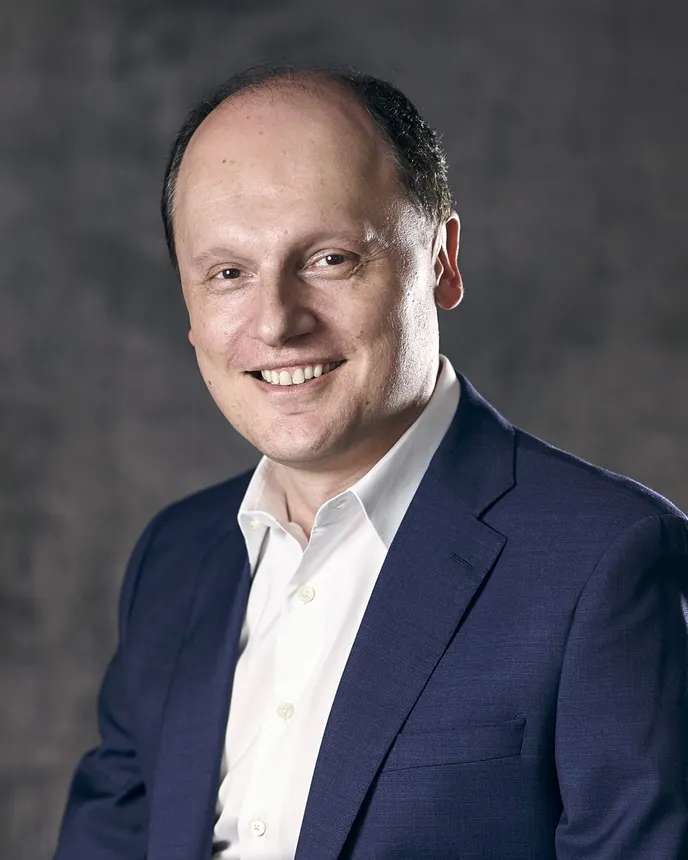 Headshot of a man in a suit.