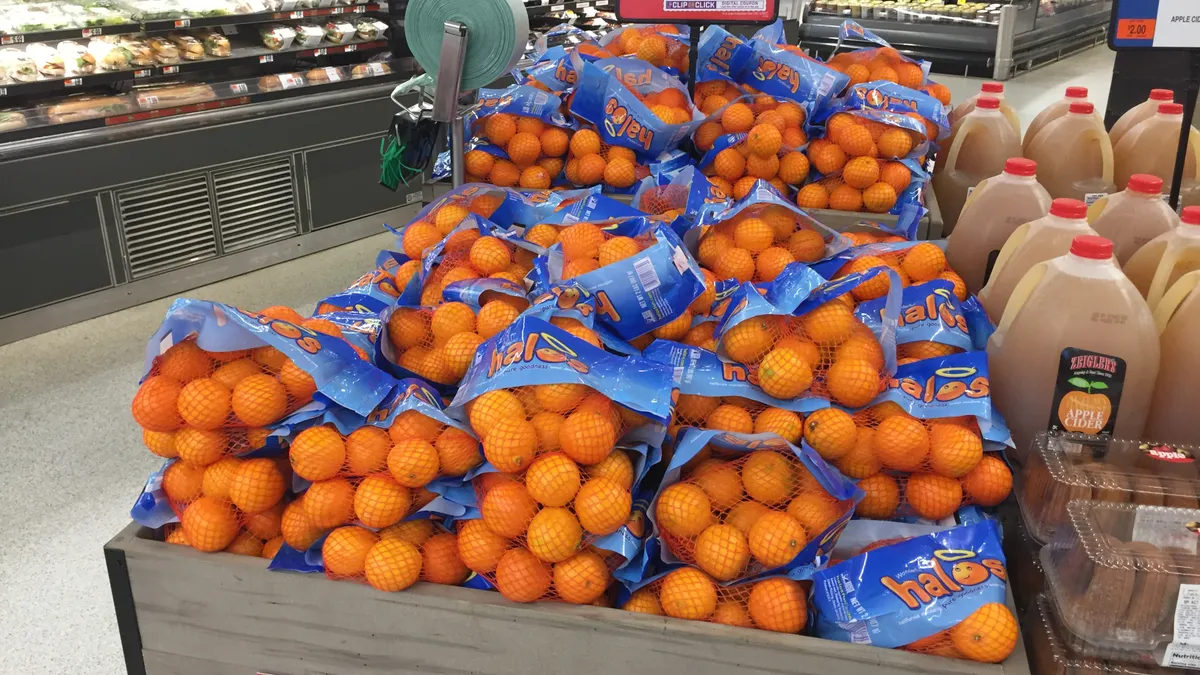 Oranges in grocery store