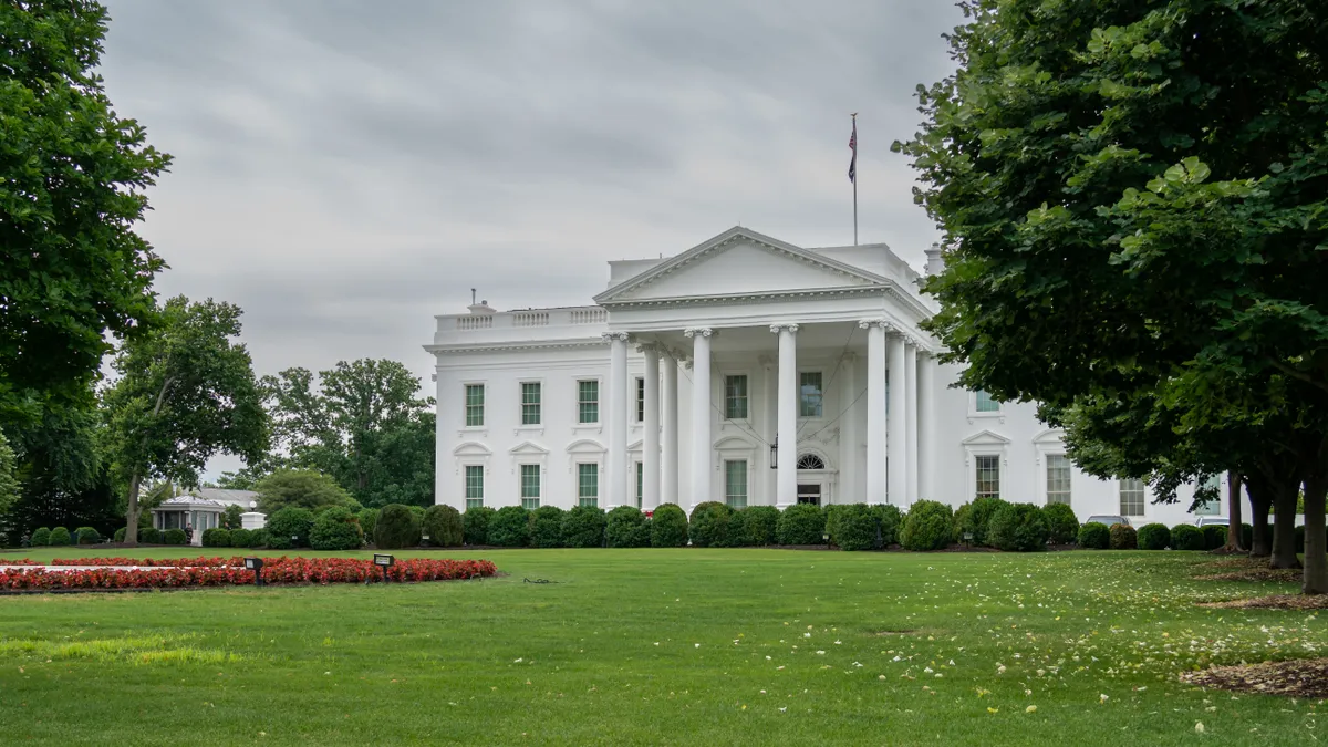 A photo of the White House.