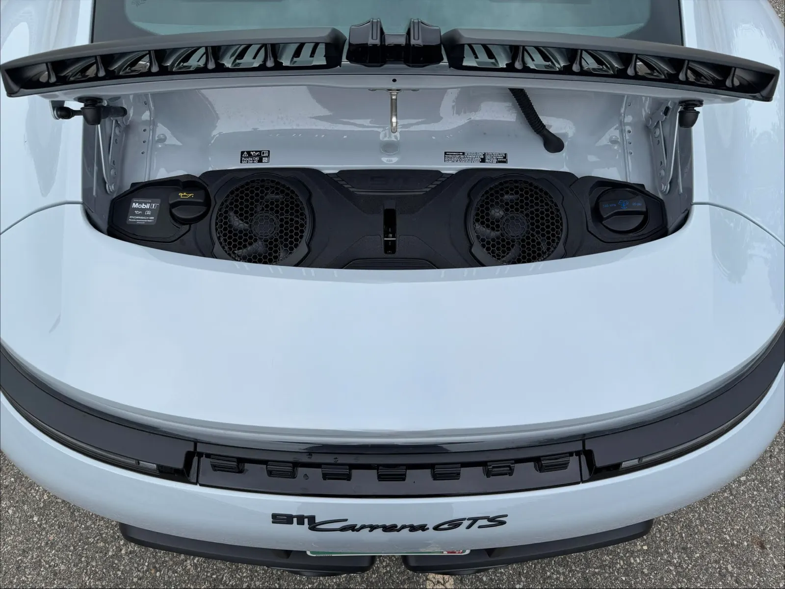 A peek at the 911 Carrera GTS engine