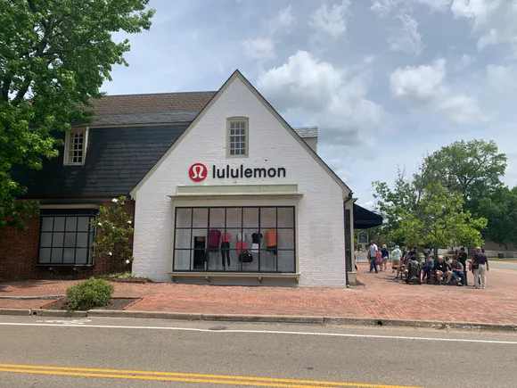 As Lululemon AI chief exits, analysts ‘increasingly concerned’ about turnove...