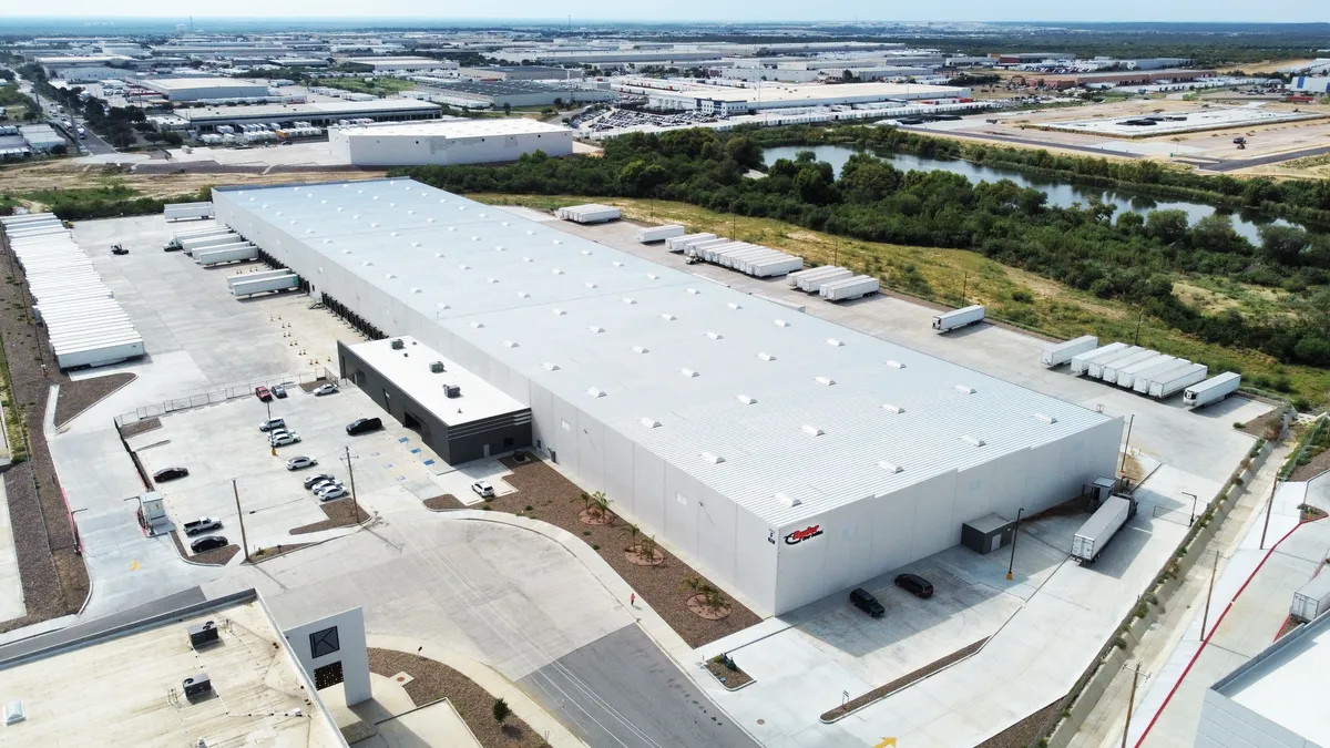 Ryder System Laredo Texas new warehouse near shoring