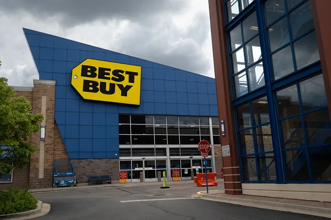Best Buy adds solar field to power California distribution center